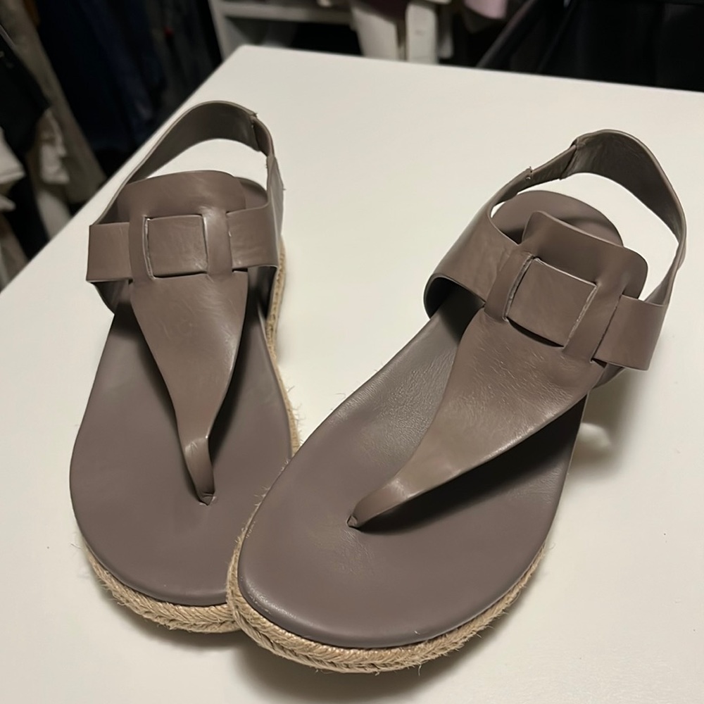 Vince - padded thong flat form sandal - size 6